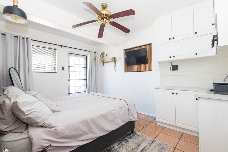 10 Bedroom Property for Sale in Plattekloof Western Cape